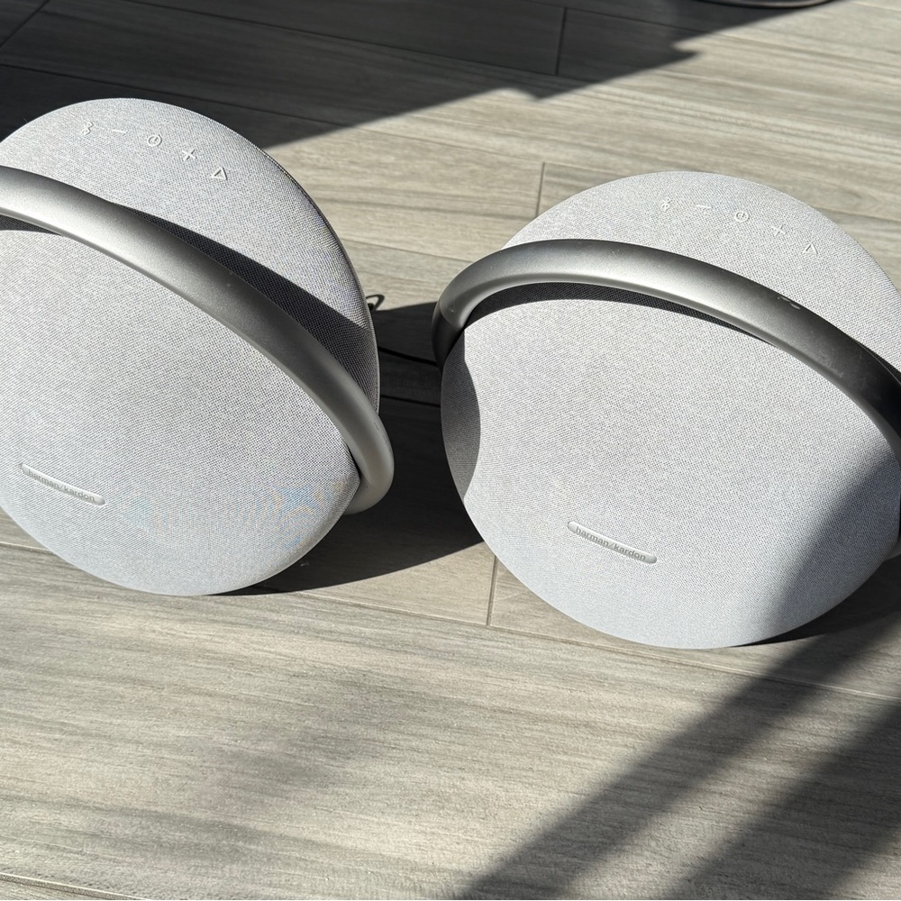 Onyx Portable Speakers - Silver Gray